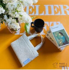 Porte livre de poche :